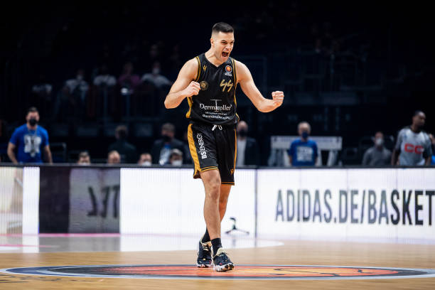 力下的人员 力下的人员