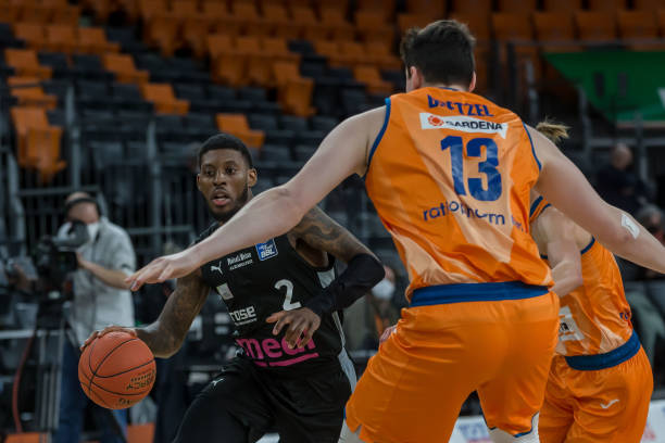 练对防守阵 练对防守阵