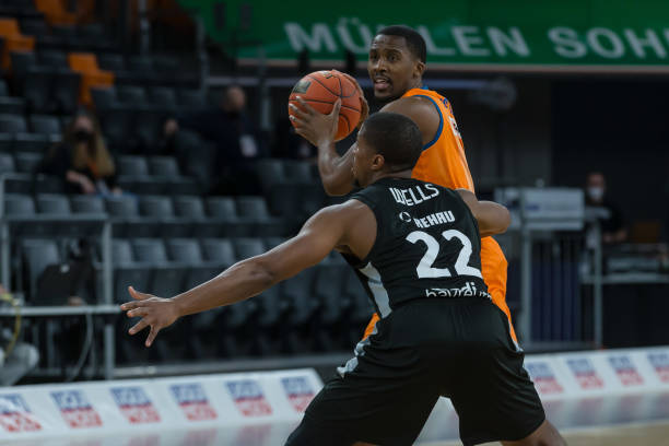 尽管利拉德 尽管利拉德